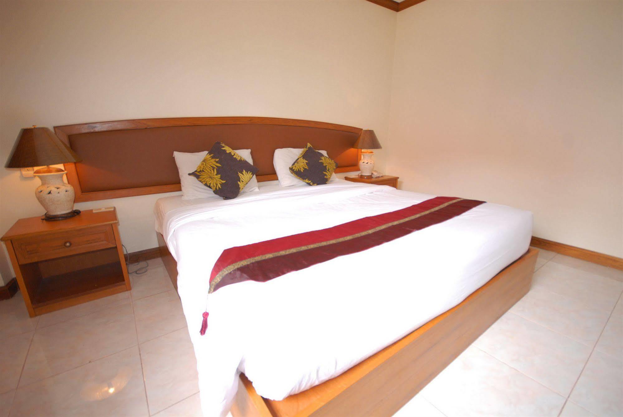 OYO 859 Golden Land Hotel Chiang Rai Buitenkant foto