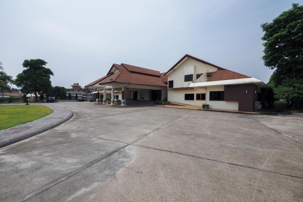 OYO 859 Golden Land Hotel Chiang Rai Buitenkant foto
