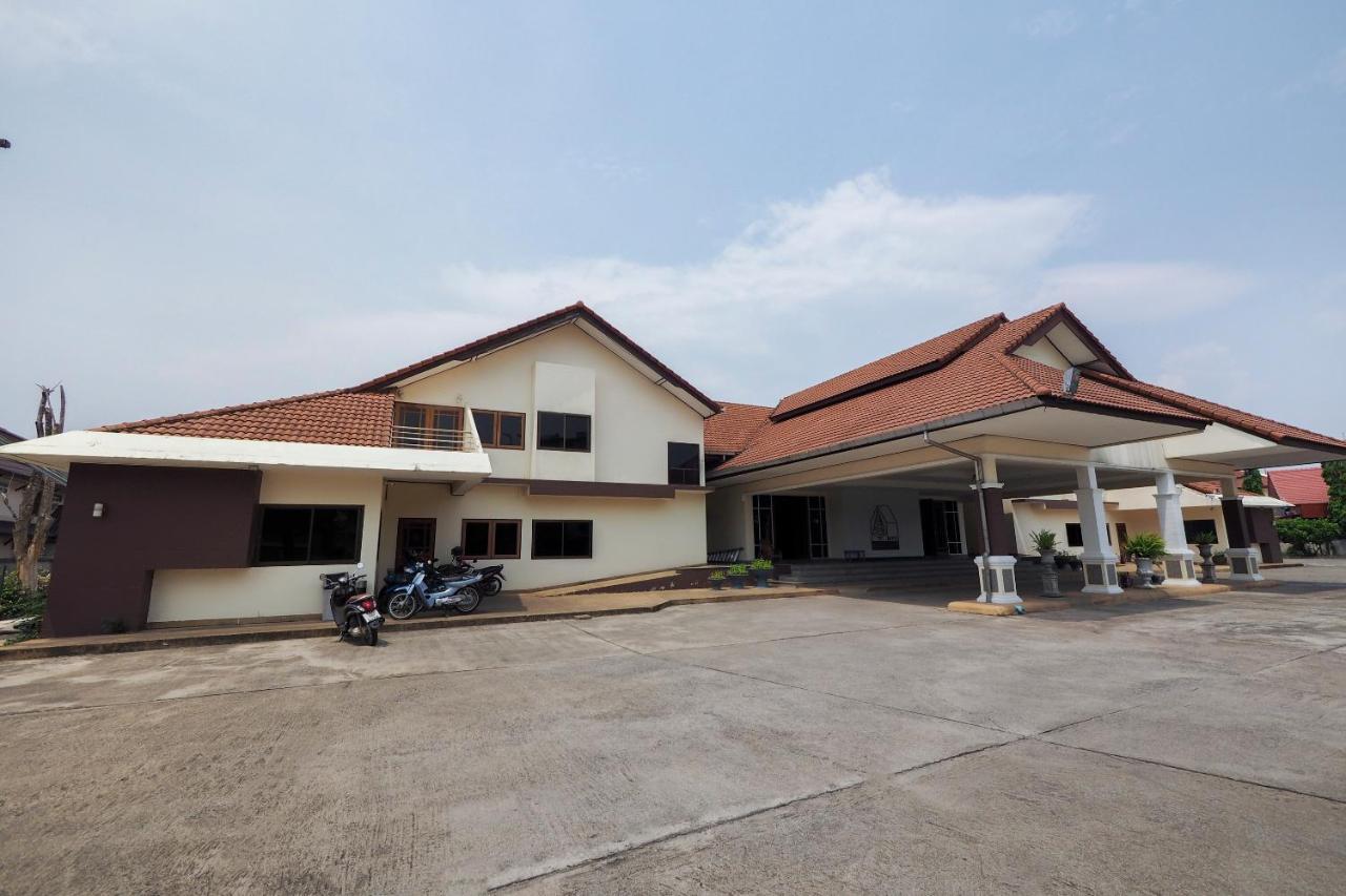 OYO 859 Golden Land Hotel Chiang Rai Buitenkant foto